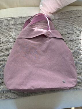 Lululemon On My Level 19l tote